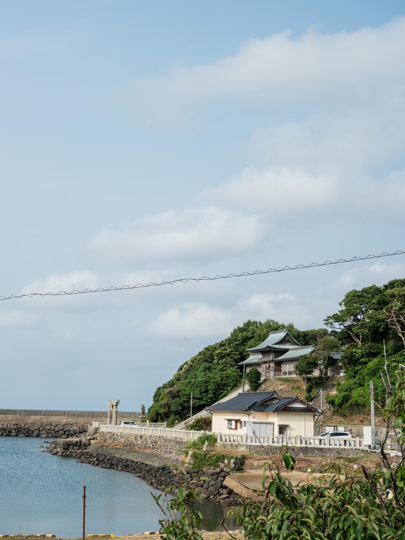 海辺の神社